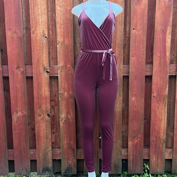 Guess Women’s Velvet Wrap Jumpsuit Burgundy Size S - Picture 1 of 14